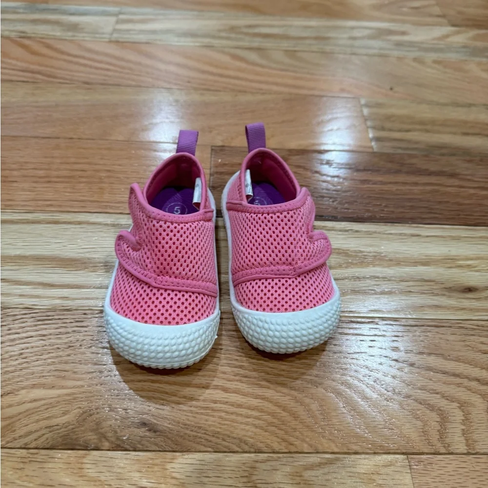 Cat and Jack Toddler Water Shoes -Size 5